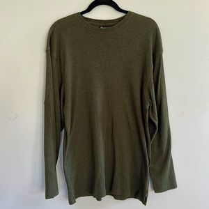 🔥 2/$8, 3/$10, 4/$12 🔥 Men's long sleeve ribbed olive green shirt.